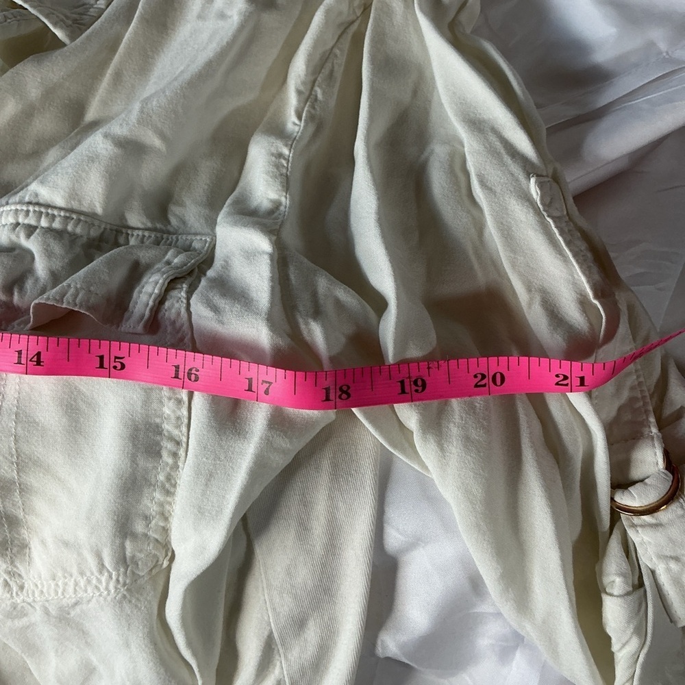Elegant Cream Button-Up Shirt - Picture 7 of 7